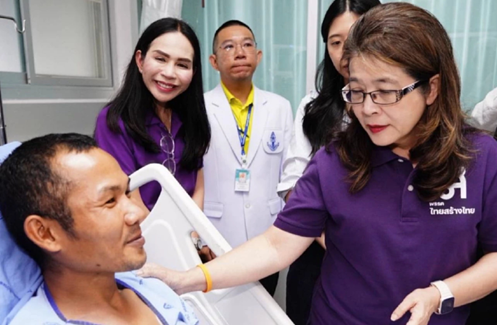 'คุณหญิงสุดารัตน์' นำทีม ทสท.เยี่ยมทหารบาดเจ็บ จากเหตุปะทะ