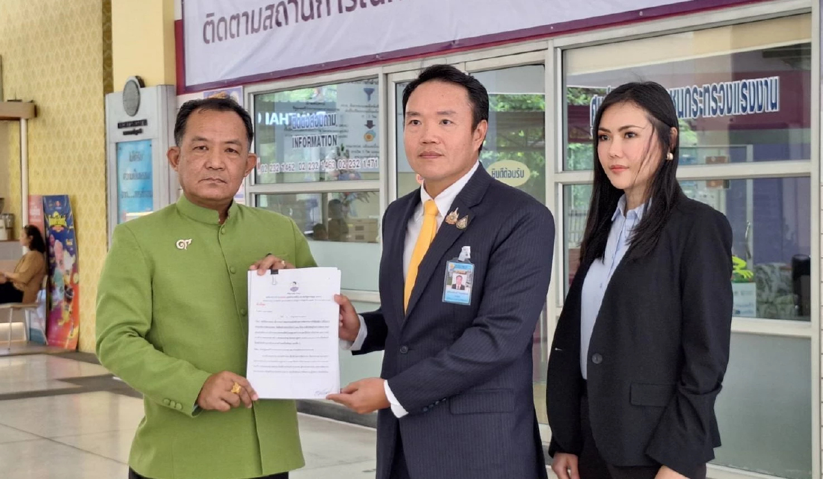 ‘ศรีสุวรรณ’ ยื่น รมว.แรงงาน สอบปมเอื้อบริษัทเอกชน ต่อใบอนุญาตแรงงาน