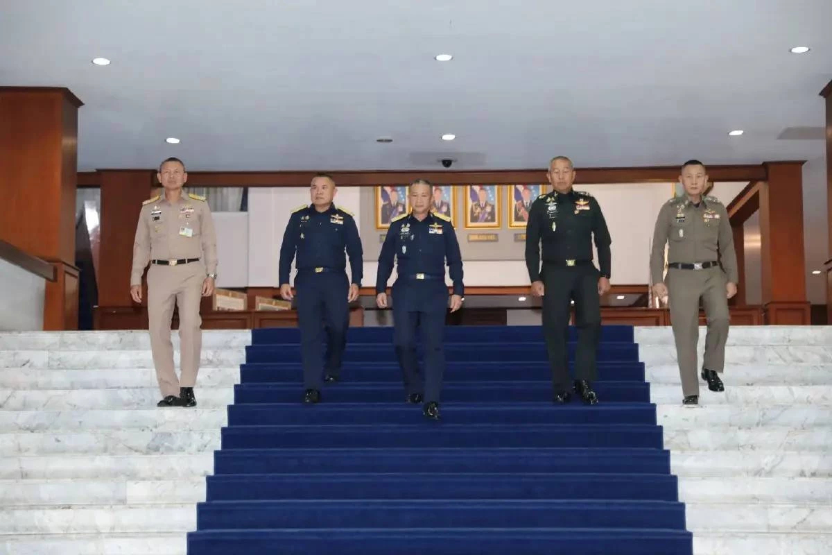 'ผบ.เหล่าทัพ' ประชุมด่วน ถกปม เดดไลน์ หยุดยิง ชายแดนไทย-กัมพูชา