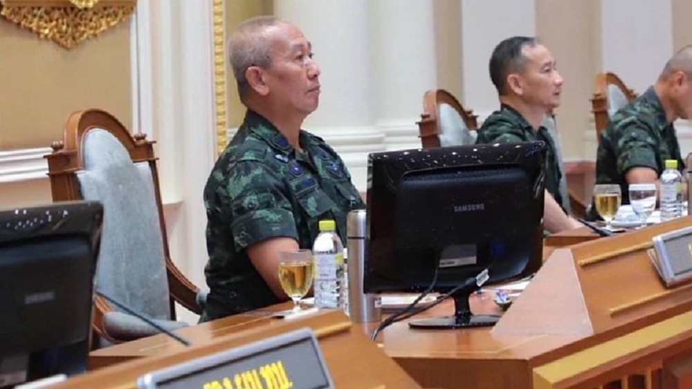 ผบ.ทบ. ถกหน่วยขึ้นตรงกองทัพบก 'มทภ.2' รายงานสถานการณ์ไทย  - กัมพูชา