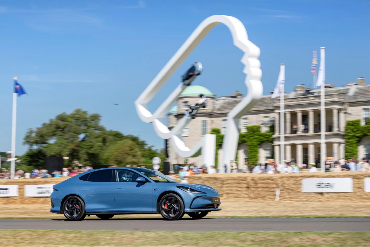 เอ็มจี ขนทัพ ร่วม GOODWOOD เติมสีสันด้วยการกลับมาของ MG EX4