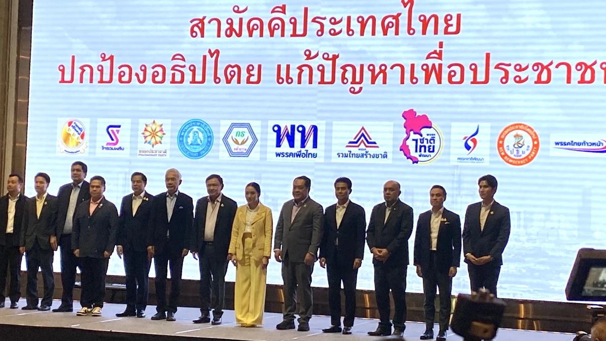 ‘ทักษิณ’ แจม ดินเนอร์ ‘พรรคร่วมฯ’ จ้อการเมือง ปัดตอบ ครอบงำ