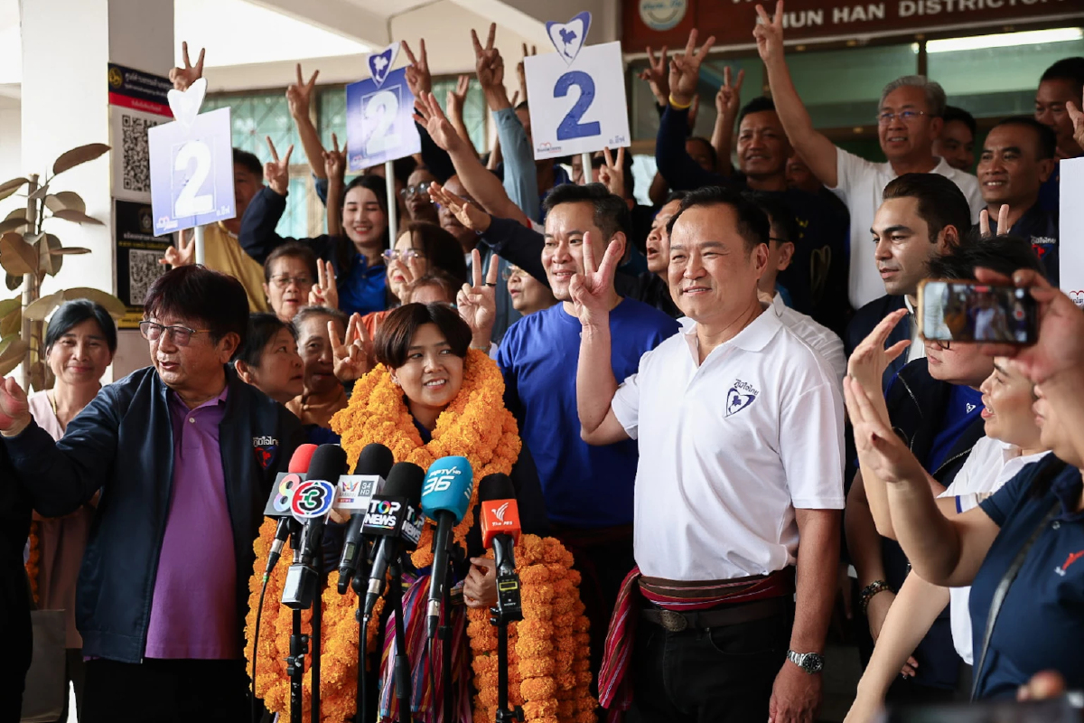 'อนุทิน' นำทีมช่วย 'จินณ์ตวรรณ'หาเสียง เหน็บ'ไล่หนูตีงู' พูดอย่างทำอย่าง