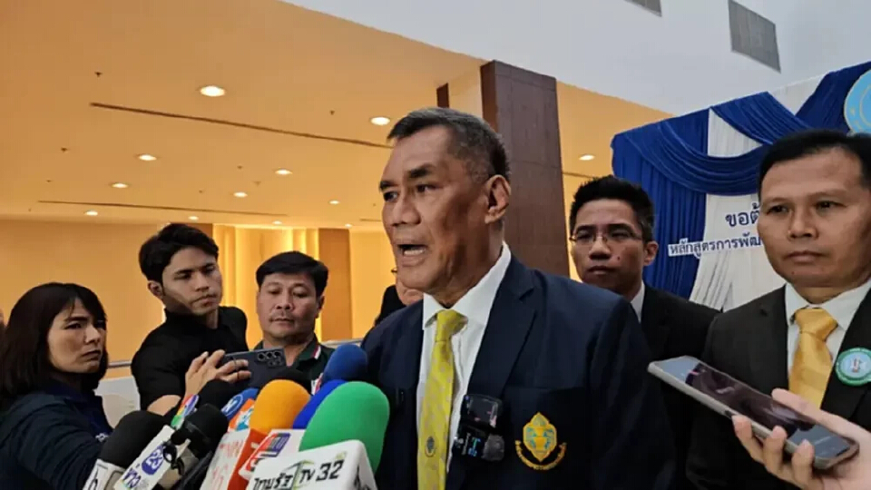 ปธ.กกต.เผยคดียุบ 6 พรรคยังสอบอยู่ - จ่อตีตกปมคลิปฉาวนายกฯ