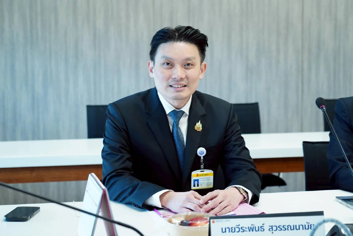 'สว.วีระพันธ์' โพสต์ถาม 'ภูมิธรรม' ยิ้ม - จับมือ 'ฮุน มาเนต' ทำไม