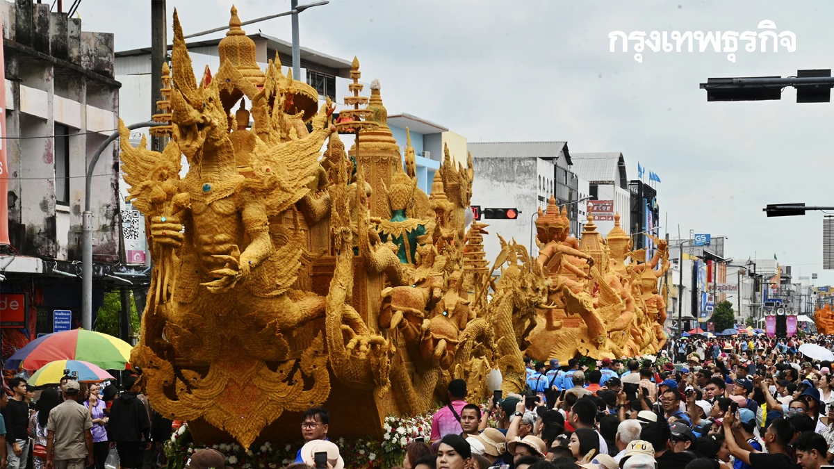 เนืองแน่น นักท่องเที่ยวแห่ชม ‘ขบวนแห่เทียนพรรษาอุบลฯ 2568’