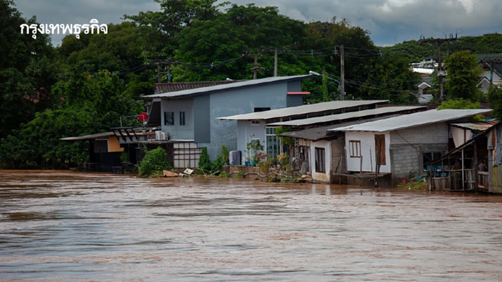 น้ำกกจ่อล้นตลิ่ง เช้ามืดพรุ่งนี้ ประชาชนริมน้ำขนของขึ้นที่สูง