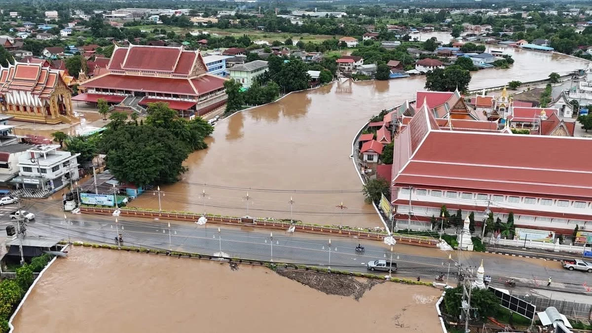 น้ำยม สุโขทัย วิกฤต! เฝ้าระวังใกล้ชิด หลังทะลักเข้าท่วม 3 อำเภอ