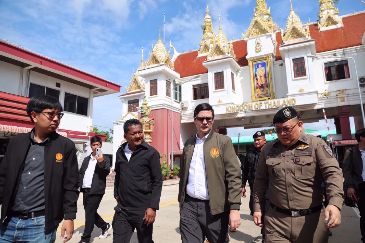 'โรม' เมิน 'ทักษิณ' จ่อโชว์วิสัยทัศน์ ชี้เป็นคนทำรัฐบาลง่อนแง่น