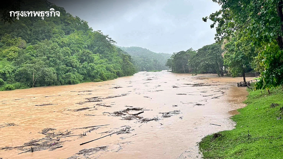 แม่น้ำยม วิกฤติ ระดับน้ำสูง เตือนประชาชนริมตลิ่ง ขนของขึ้นที่สูง