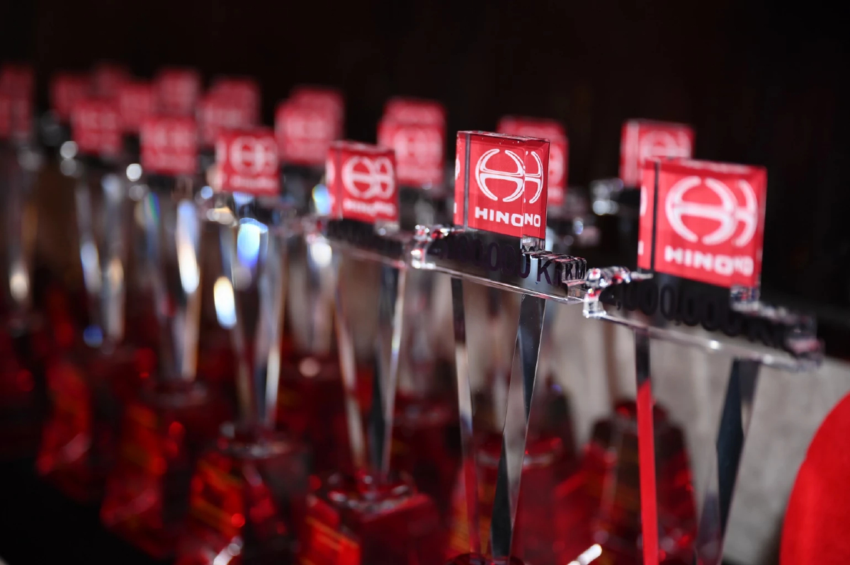 ฮีโน่ โชว์ความอึด มอบรางวัลรถบรรทุกวิ่ง 1-2 ล้าน กม. ไม่ยกเครื่อง