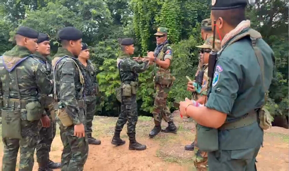 ทภ.2 เปิดกลยุทธ์ ทหารกัมพูชาจัดฉากยั่วยุ ถ่ายคลิปทำไอโอ โชว์ข่มทหารไทย