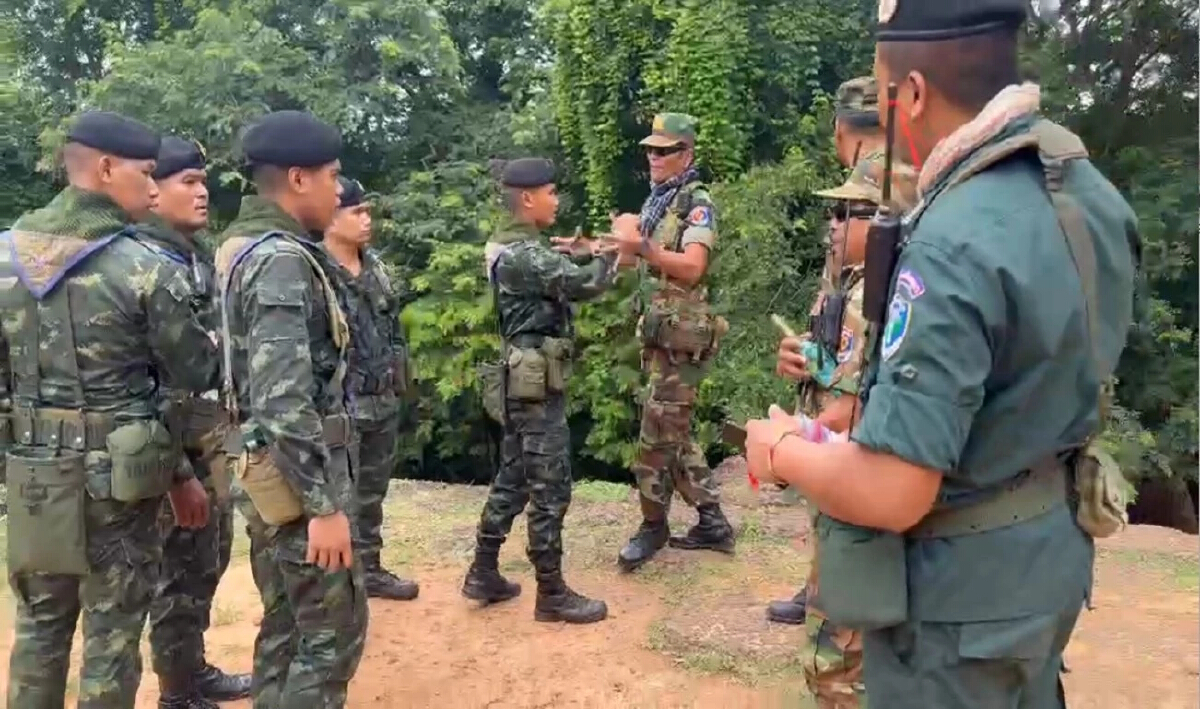 ทภ.2 เปิดกลยุทธ์ ทหารกัมพูชาจัดฉากยั่วยุ ถ่ายคลิปทำไอโอ โชว์ข่มทหารไทย