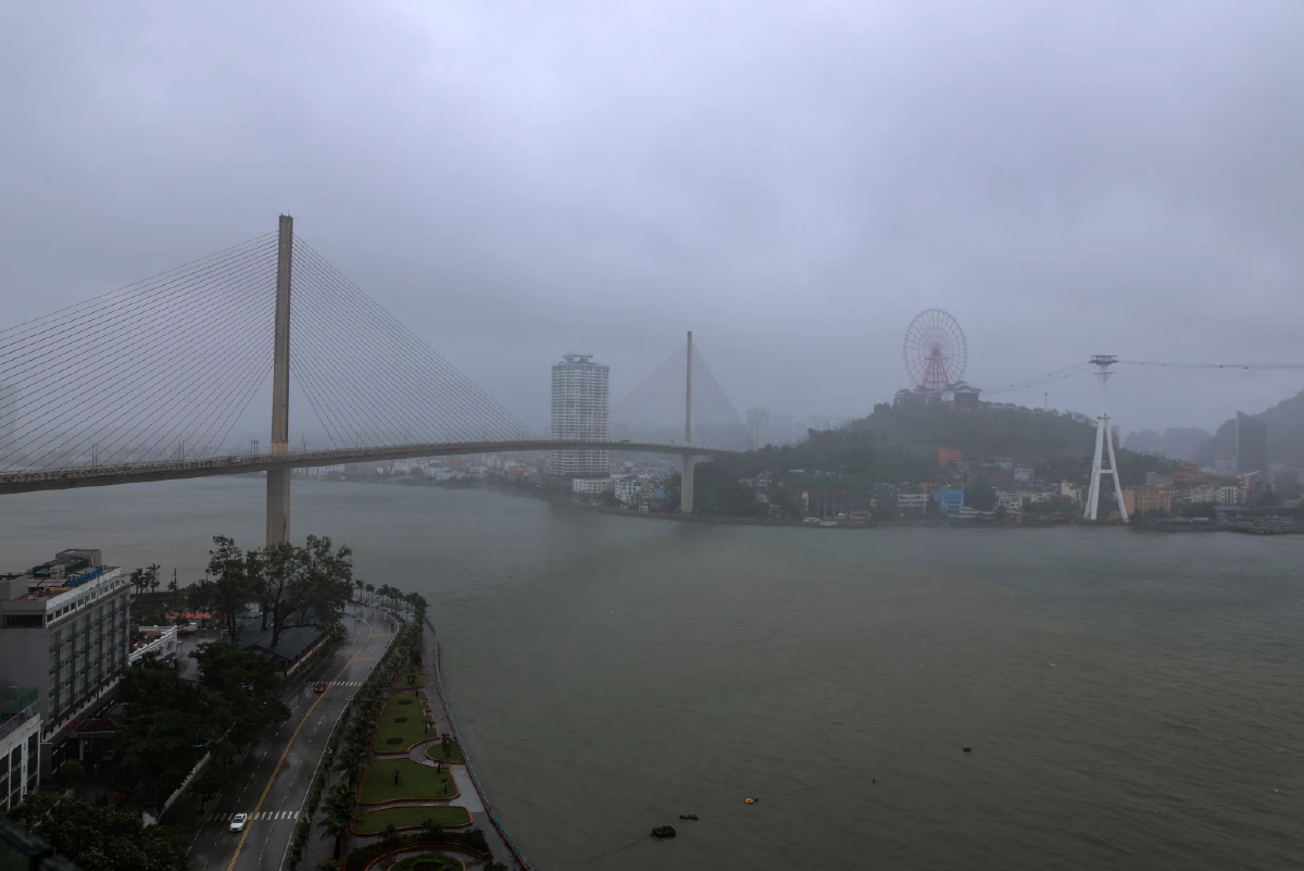 ‘พายุวิภา’ ถล่ม ‘เวียดนาม’ ฝนตกหนัก-ไฟดับ-ดินถล่ม