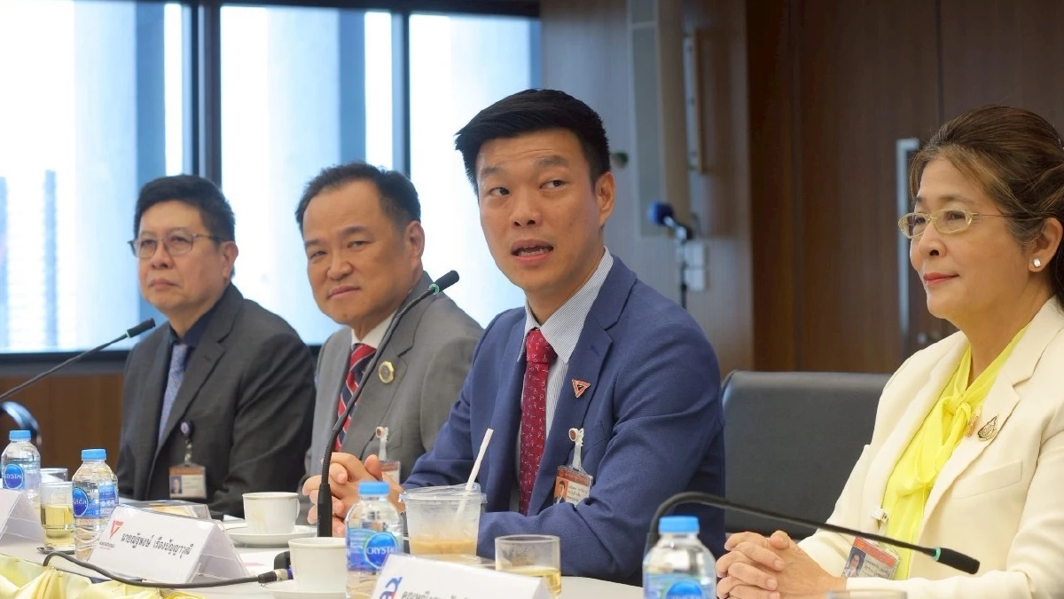 'ณัฐพงษ์' ปัด 'ดีลรวมขั้ว' เสนอนายกฯ ชั่วคราว หวังหาทางออกประเทศ