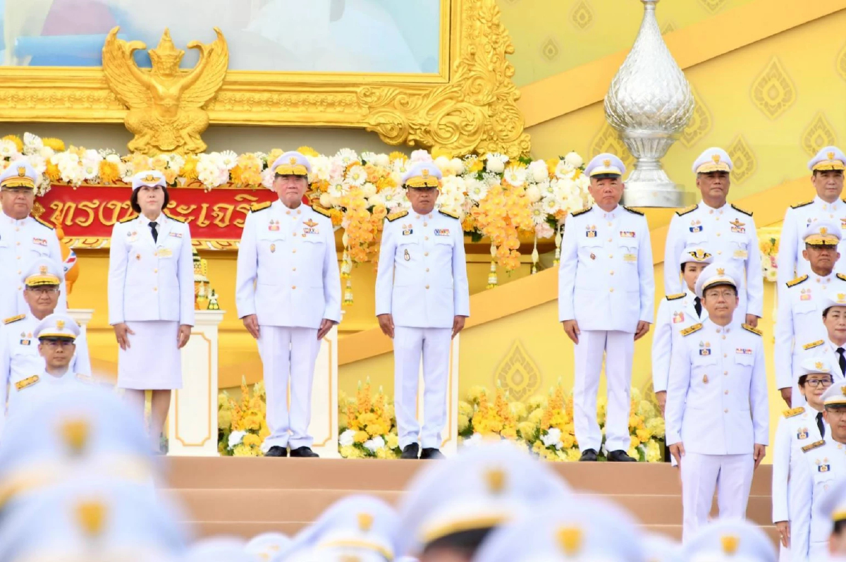 'ประธาน-รองประธานรัฐสภา' นำ ข้าราชการถวายพระพร ในหลวง