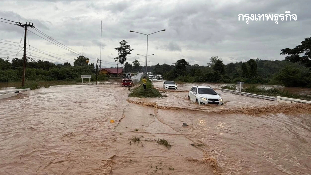 น่านอ่วม น้ำท่วมถนน 101 หน้าป้อมตำรวจเวียงสา รถเล็กผ่านไม่ได้