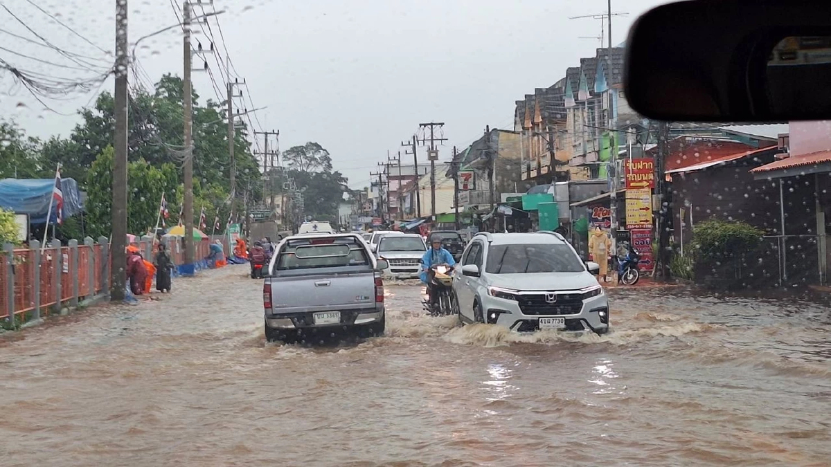 'วิภา' ทำฝนตกต่อเนื่อง พะเยาน้ำท่วมหลายจุด ในหลายอำเภอ