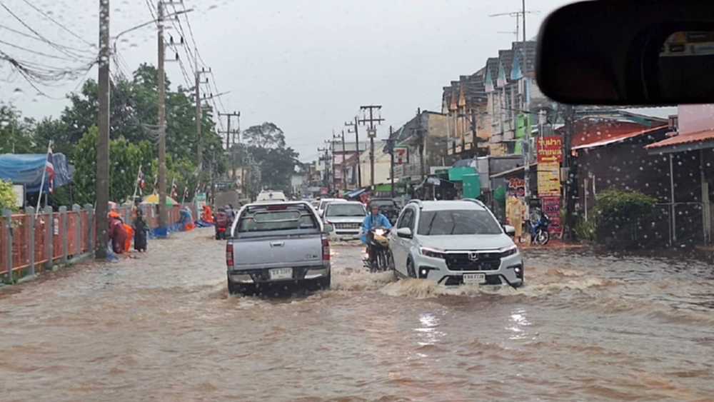 'วิภา' ทำฝนตกต่อเนื่อง พะเยาน้ำท่วมหลายจุด ในหลายอำเภอ