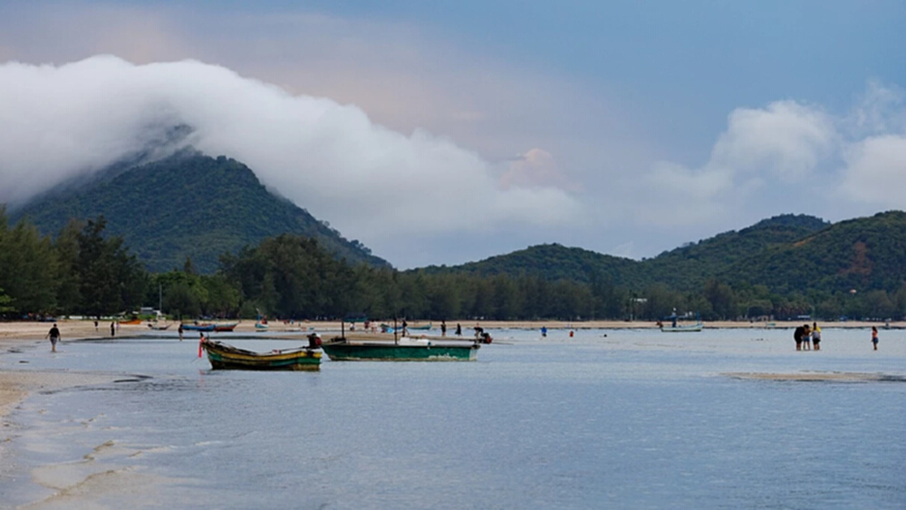 หาดสามร้อยยอด...วิถีธรรมดาที่ยังคงสุดยอด