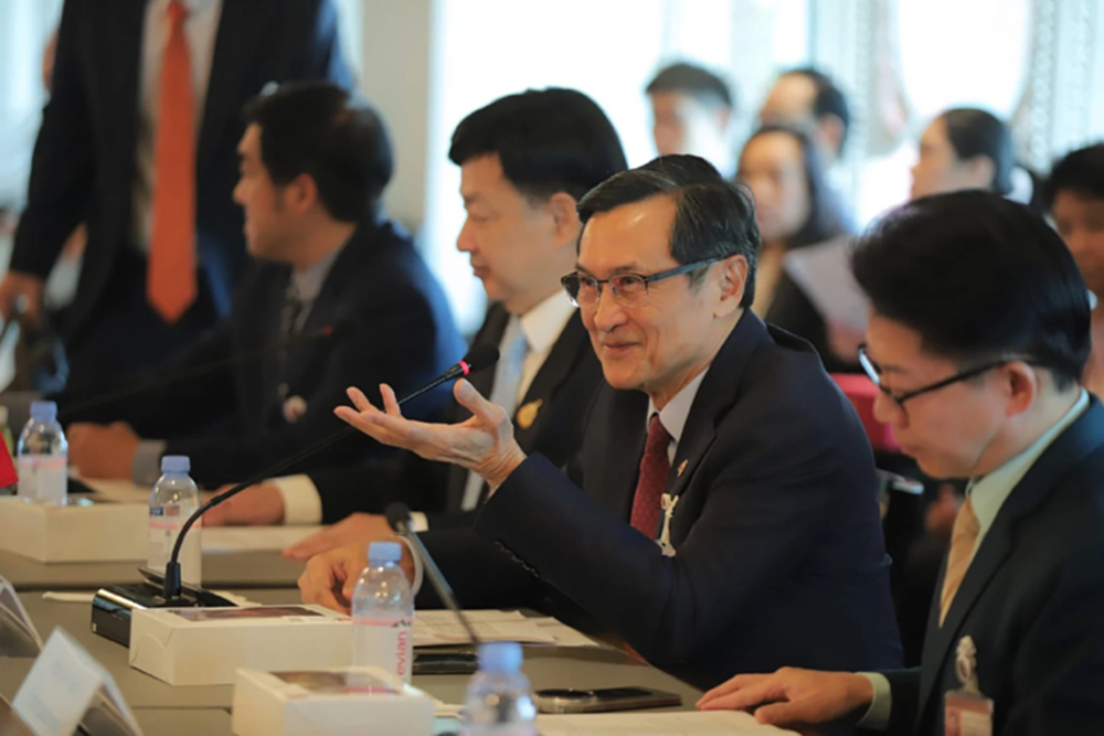 ‘จาตุรนต์’ แนะอนุโลมให้เด็กกัมพูชา 13 ปีได้รับการศึกษา