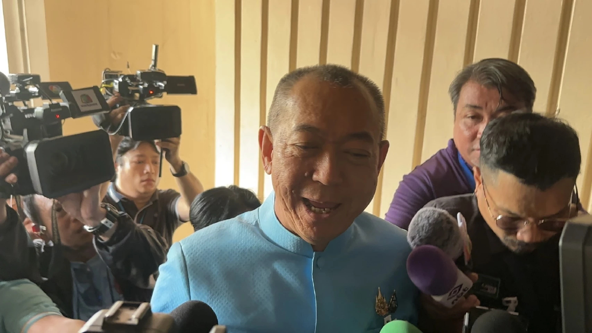 'เฉลิมชัย'เรียกถก กก.บห. ปชป. 30 ส.ค. ปัดตอบ 4 สส.หนุน ภท.