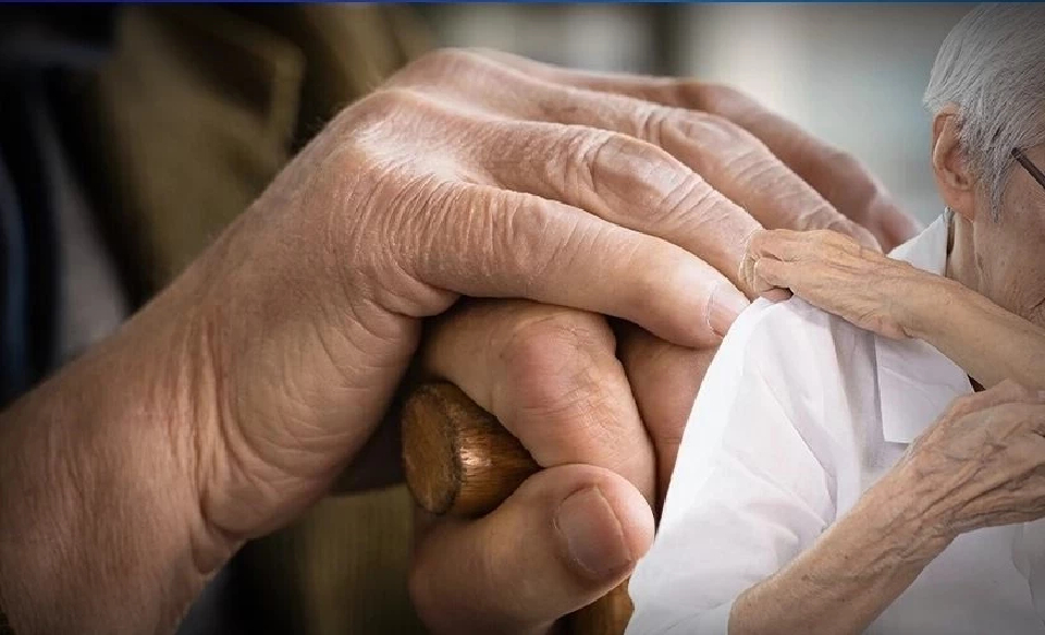 คนแก่ผู้สูงอายุโดนหลอก เข้ากลุ่มผู้เกษียณอายุ โอนเงิน 7 แสน อายัด 4 แสน