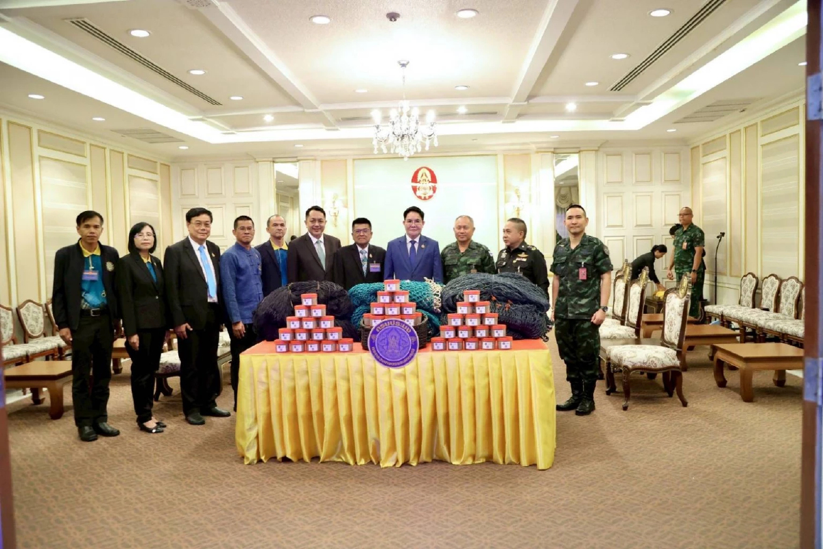 'กระทรวงเกษตรฯ' ส่งมอบ อวนตาข่าย-กะปิ ทหารชายแดนไทย-กัมพูชา ปกป้องอธิปไตย