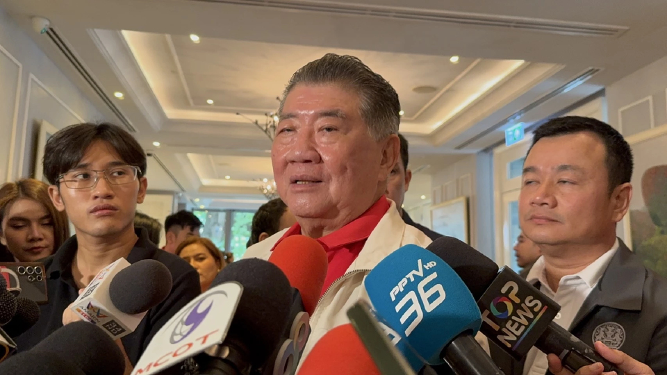 'ภูมิธรรม' ไม่รู้ 'ทักษิณ' คุย 'ธนาธร' บ่ายนี้ ยัน พท. เดินหน้า ดีล ปชน.