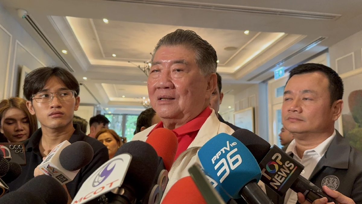 'ภูมิธรรม' ไม่รู้ 'ทักษิณ' คุย 'ธนาธร' บ่ายนี้ ยัน พท. เดินหน้า ดีล ปชน.