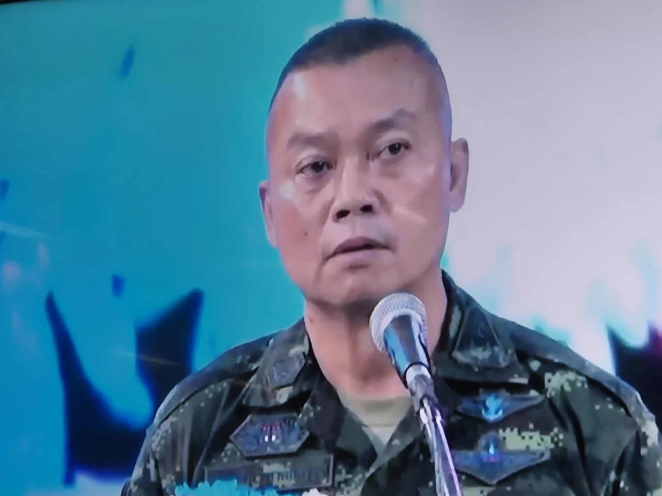 มทภ.2 ลั่น 'ในหลวง' ไม่ยุ่งการเมือง ทรงเป็นจอมทัพไทย ดูแลเสาหลักประเทศ