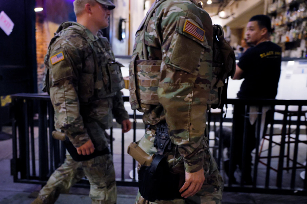 กองกำลังพิทักษ์มาตุภูมิสหรัฐ เริ่มพก 'ปืน M17 - ไรเฟิล M4' ลาดตระเวนวอชิงตัน