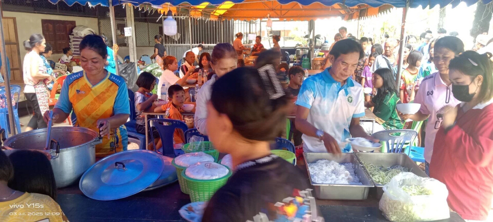 สมาชิกปชป. ลงพื้นที่ อ.กันทรลักษ์ เยี่ยมผู้อพยพเหตุปะทะชายแดนไทย – กัมพูชา