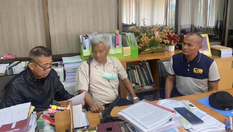 บุกจับข้าราชการ-กำนัน คา สนง. เอื้อนายทุนบุกรุกที่ป่า ทำรีสอร์ทดัง