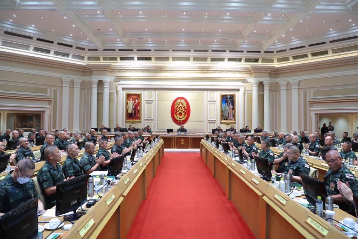 ผบ.ทบ. ประชุมผู้บังคับหน่วยขึ้นตรง รับรายงาน พบความเคลื่อนไหว ทหารกัมพูชา