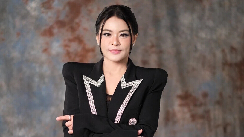 'มาดามหยก'ฟาด นักการเมือง-เกรียนคีย์บอร์ด ปากแจ๋ว  รู้ยังทหารมีไว้ทำไม