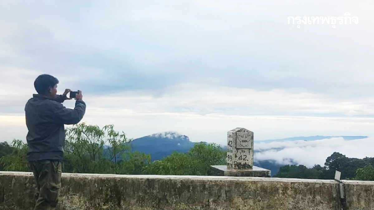 'ดอยอินทนนท์' หนาวสะท้าน 11°C รับหน้าฝน นทท.แห่สัมผัสสุดฟิน