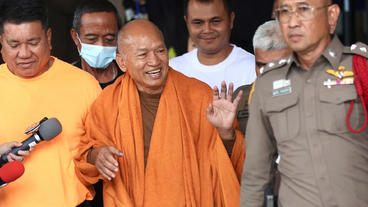 ค้านประกัน! ทิดอลงกต-หมอบี ถูกนำตัวไปฝากขังยังศาลอาญาฯเช้านี้