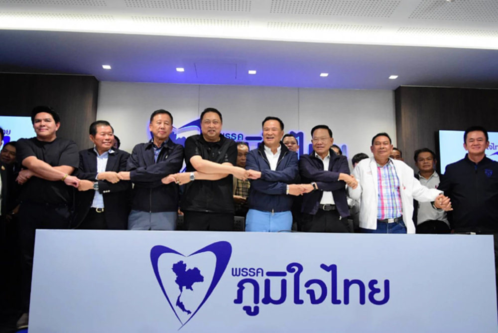 'อนุทิน' นำทีมแถลง ลั่นพร้อมนั่งนายกฯตั้งแต่ปี62 'ศักดา วิเชียรศิลป์' โผล่ภท.