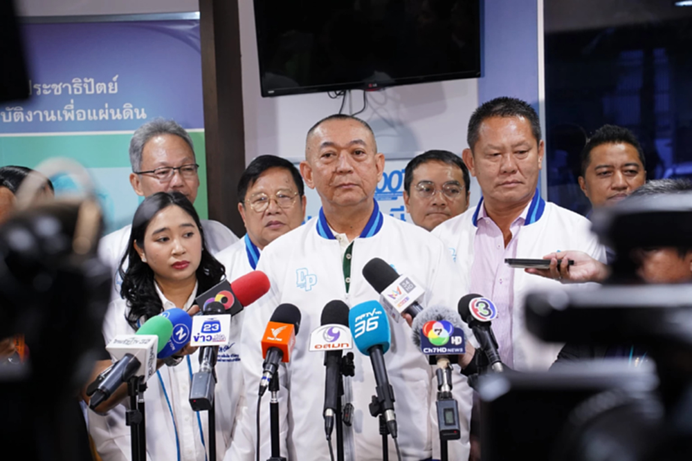 'เฉลิมชัย' เผยปชป.มอบอำนาจตัดสิน ยังไม่เคาะจับพท.ชี้ แถลงร่วมฐานะ 'รัฐบาลเก่า'