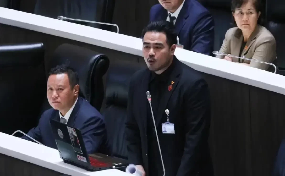 'สหัสวัต' ปูด 'ปลัดแรงงาน' ถูกเด้งเข้ากรุ ยังนั่งถกบอร์ด สปส.