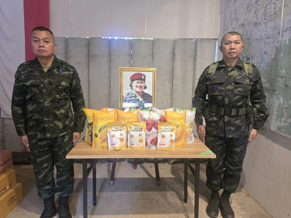 มทภ.2 เยี่ยม ฉก.1-3 มอบสิ่งของพระราชทาน ทหารชายแดนไทย-กัมพูชา