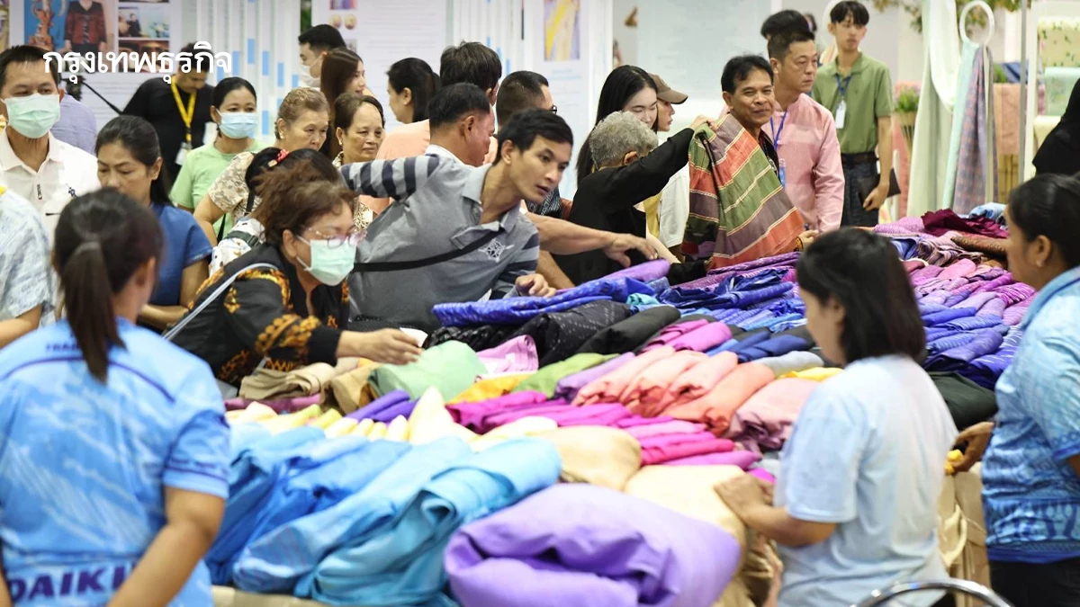 “OTOP ศิลปาชีพ ปี 68” ผ้าไทยสุดฮิต คนแห่ช้อปแน่น รับเทศกาลวันแม่