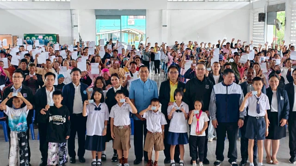 รัฐมอบบัตรประจำตัว แก้ปัญหาบุคคลไร้รัฐ – ไร้สัญชาติ ที่เชียงราย