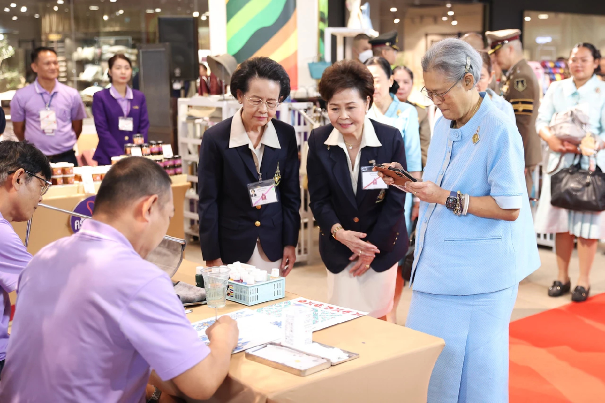 กรมสมเด็จพระเทพฯ ทรงเป็นประธานเปิดงาน สานสายใยเพื่อผลิตภัณฑ์สายใจไทย ครั้งที่ ๒๗