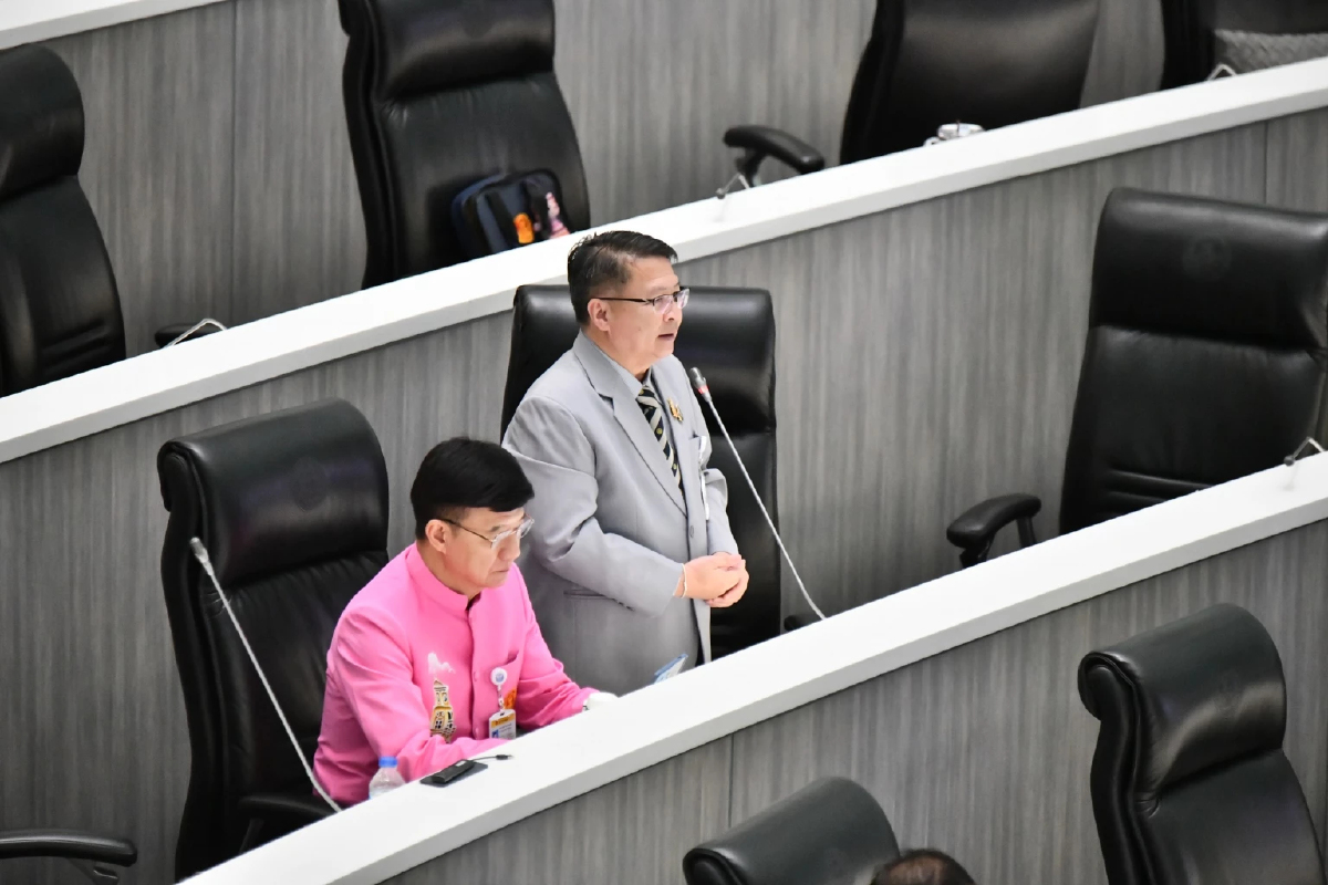 'หมอเปรม' แฉมีวิชามาร สกัด สอย '136สว.น้ำเงิน' ลั่นเดินหน้าต่อ