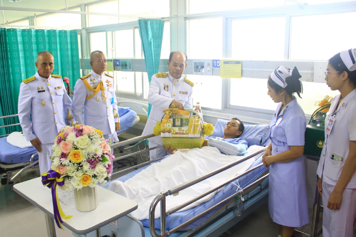 โปรดเกล้าฯเชิญสิ่งของพระราชทาน มอบ 3 ทหารบาดเจ็บชายแดนไทย-กัมพูชา