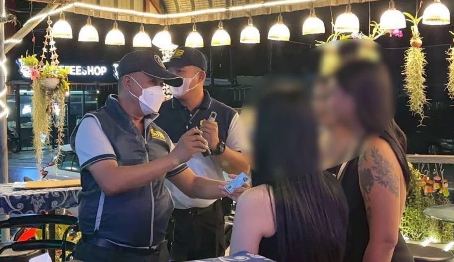 บุกบาร์ดังภูเก็ต ทลายธุรกิจซ่อนค้ากามขายตัวเด็ก สายลับปลอมตัวล่อซื้อ