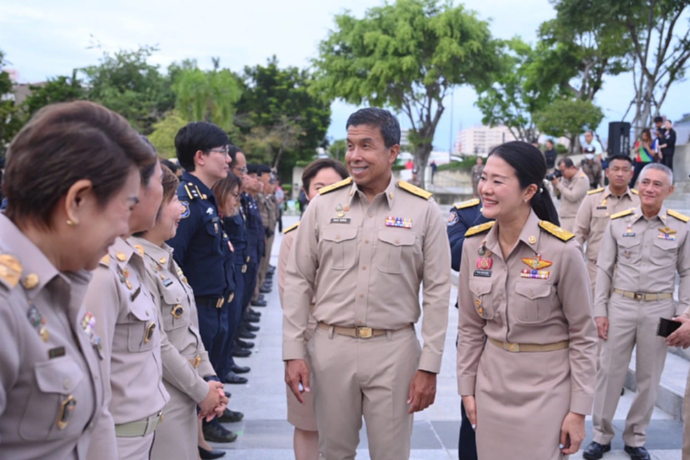 มท.2 ร่วม 'ชัชชาติ' ลุยปฏิบัติการค้นชุมชนเสี่ยงยาเสพติดทั่ว กทม.