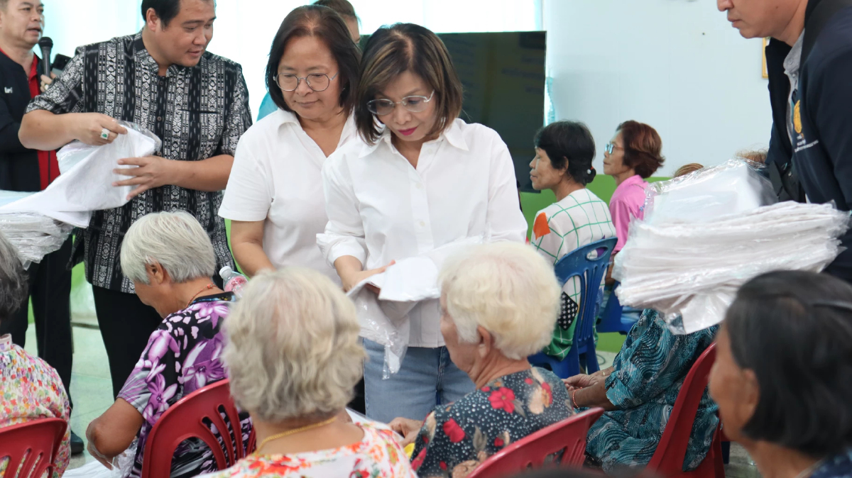 'มนพร'ลงพื้นที่ย้ำนโยบาย 'หวยเกษียณ' เพิ่มสวัสดิการผู้สูงอายุ